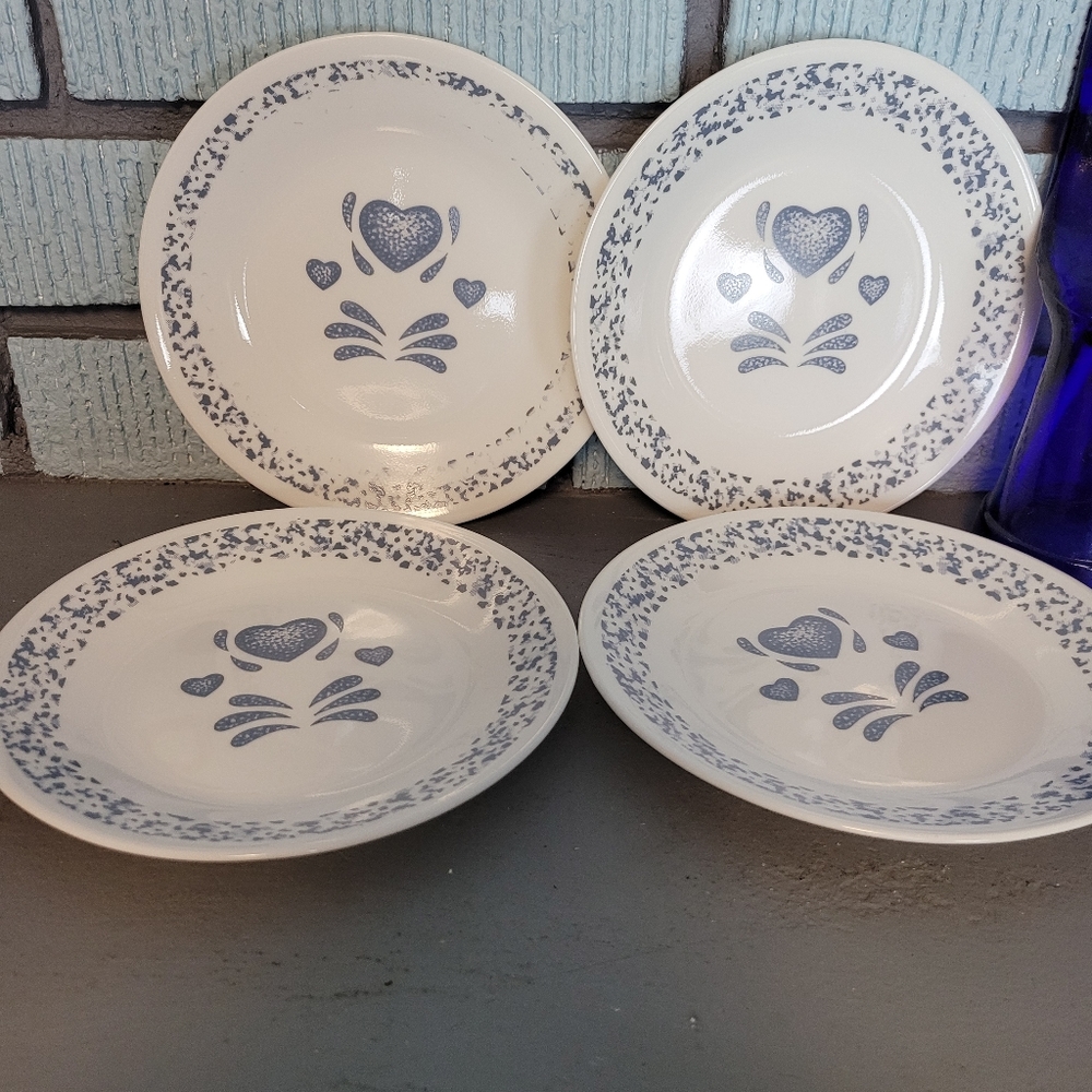 Vintage Corelle Country Blue Hearts bread or dessert plates set of 4